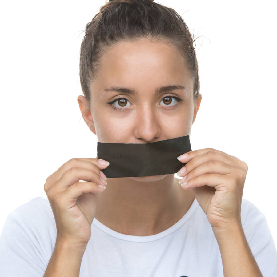 ¿Qué es el mouth taping? ¿Te puede ayudar a dormir mejor?