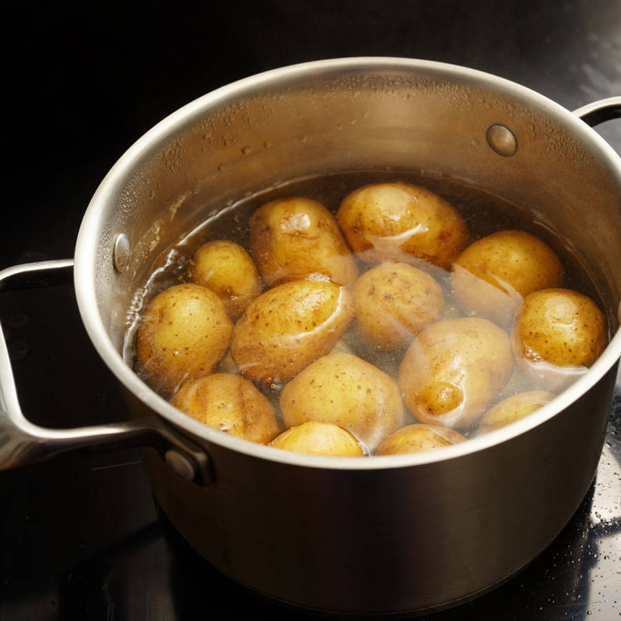¿Hay que pelar las patatas o no?
