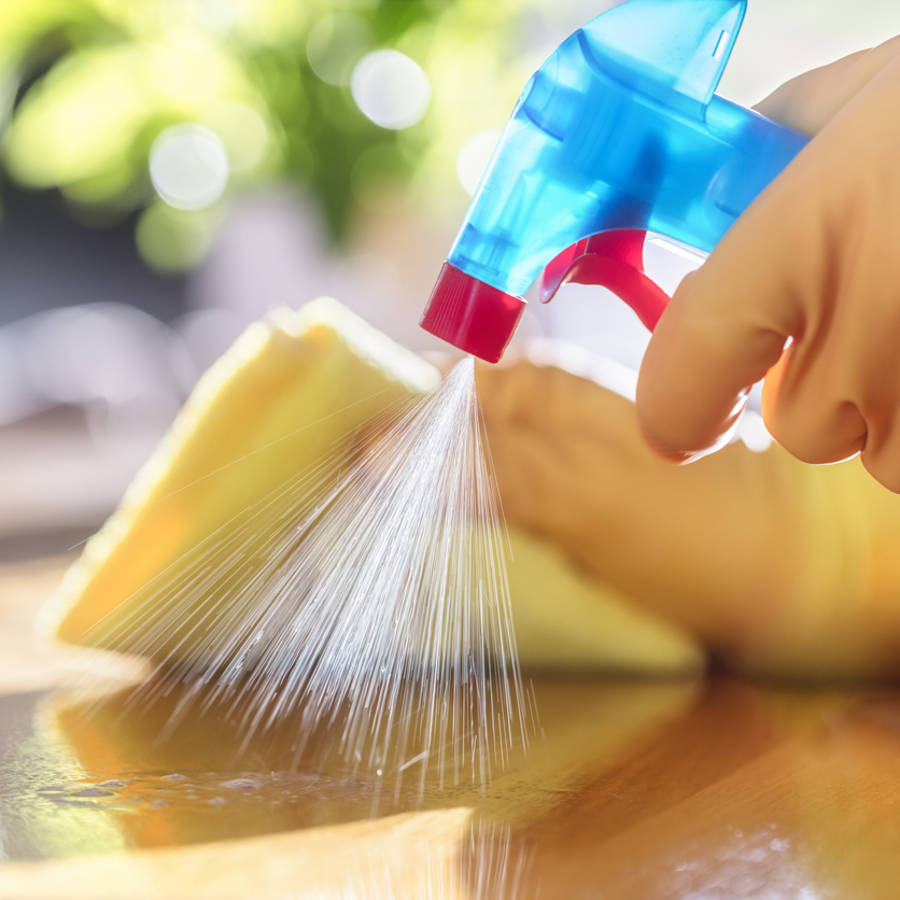 Los productos de limpieza liberan cientos de sustancias químicas peligrosas