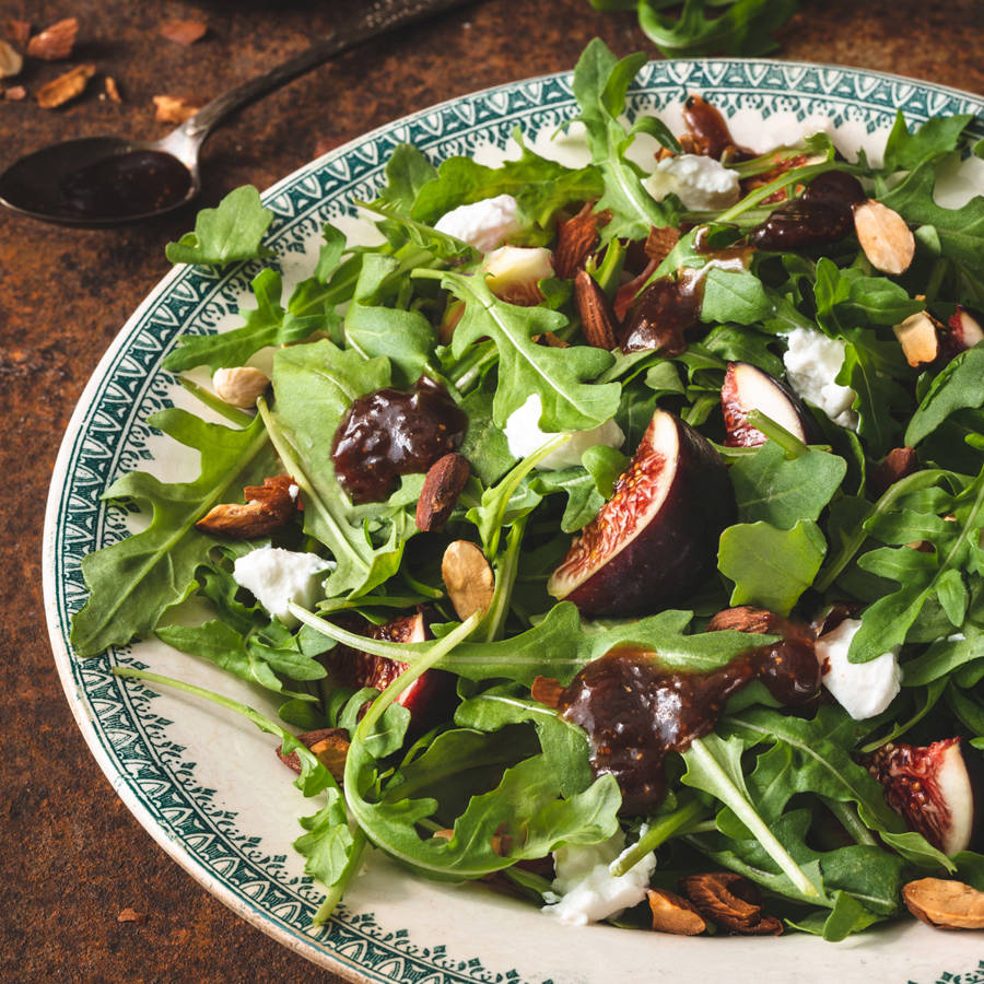 La receta de ensalada de higos y otras ideas y recetas para aprovechar esta deliciosa fruta de temporada