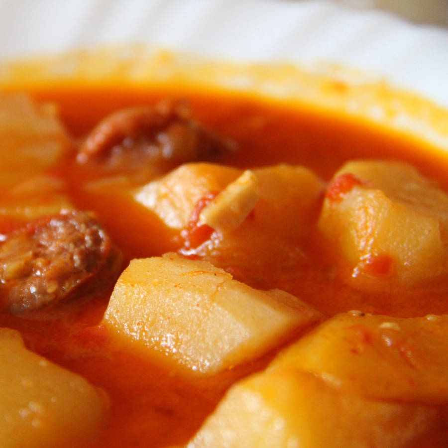 Patatas a la riojana: la receta de la abuela (y una versión fácil y espectacular con chorizo vegano)