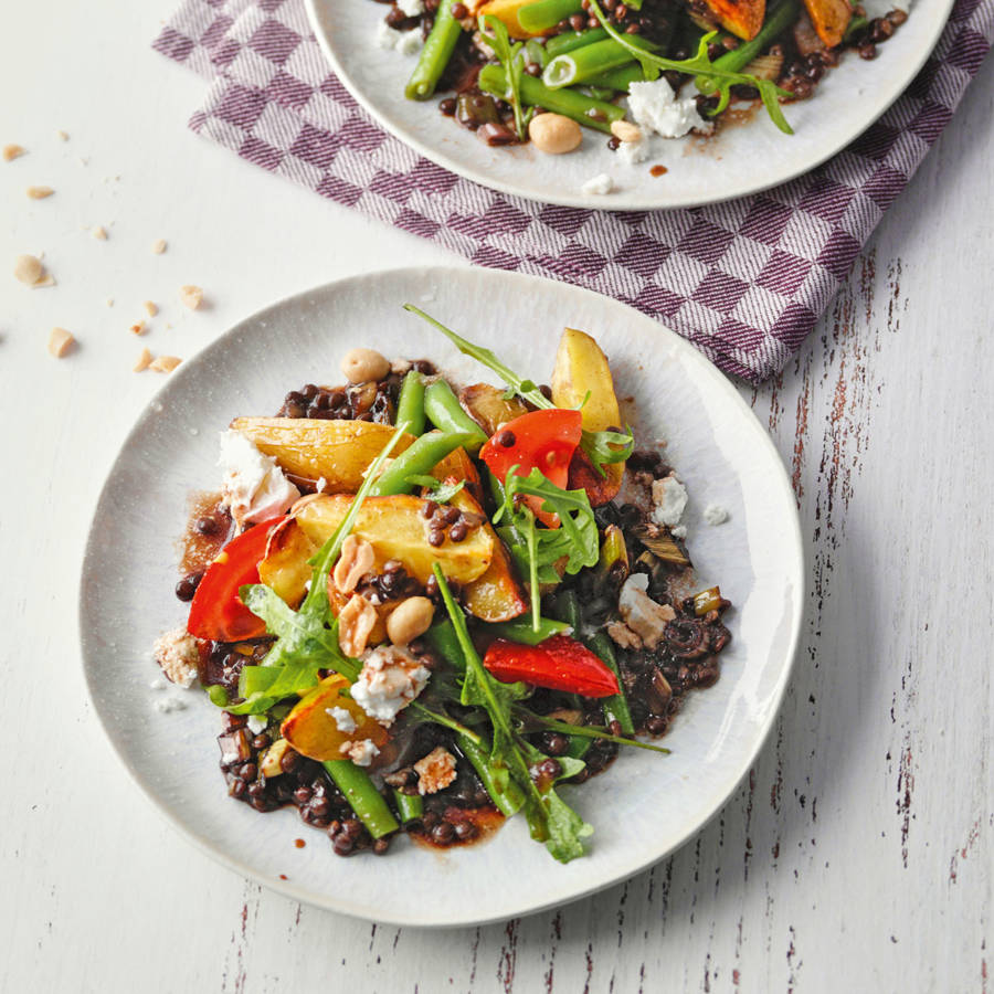 Ensalada de lentejas: cómo hacerla completa (y 3 recetas fáciles con mucho sabor)