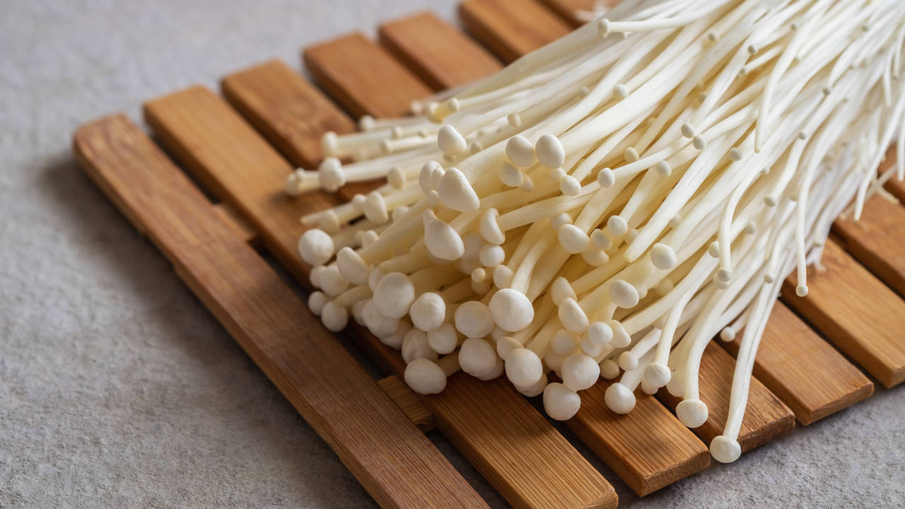 Estos son las propiedades medicinales de la seta enoki, tendencia en TikTok