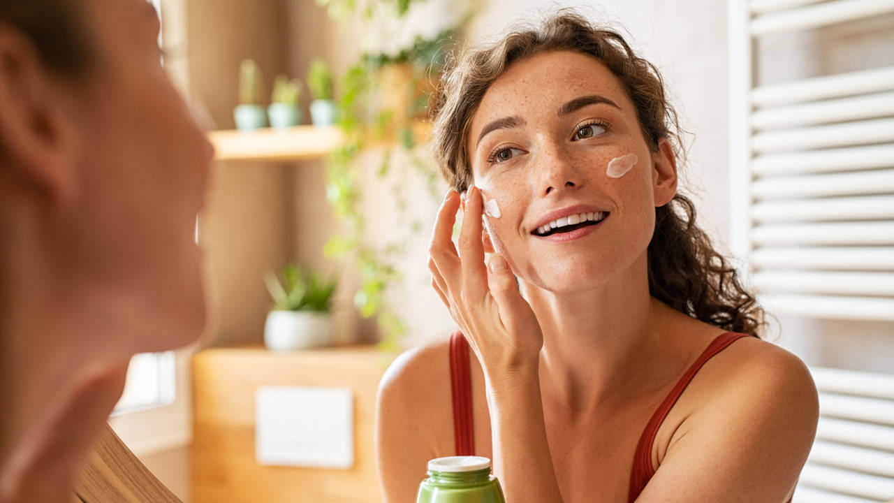 Esta es la rutina de cuidado facial perfecta 