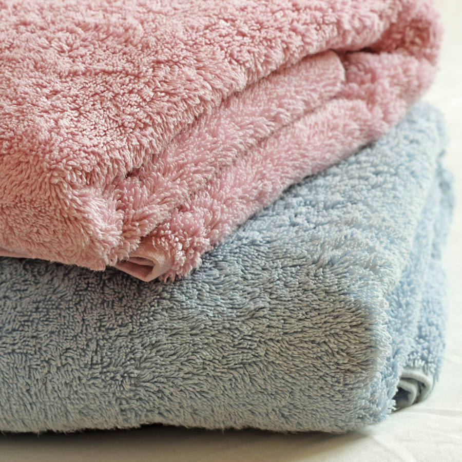 ¿Cómo se pueden conseguir toallas suaves sin usar suavizantes químicos?