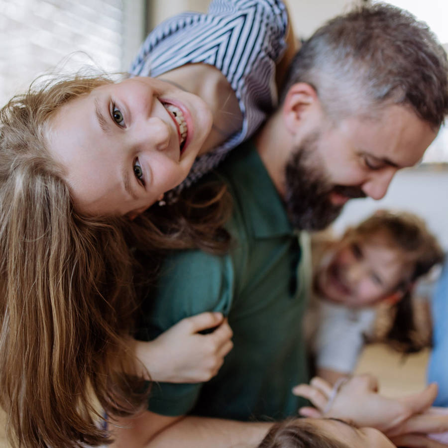 Las 3 frases que no deberías decir a tu hijo si quieres su felicidad, según una psicóloga de Harvard