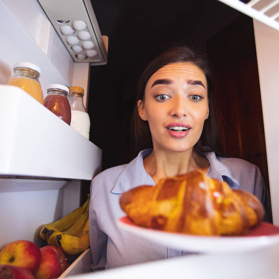 ¿Qué hay detrás de los atracones nocturnos (night eating syndrom)?