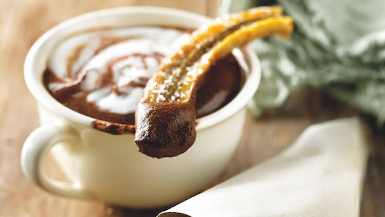 "Churros" de plátano con chocolate: la receta light del clásico desayuno festivo en España que estabas esperando