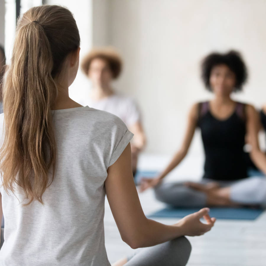 Meditación guiada para grupos que puedes hacer en clase o en el trabajo: guía para maestros y alumnos