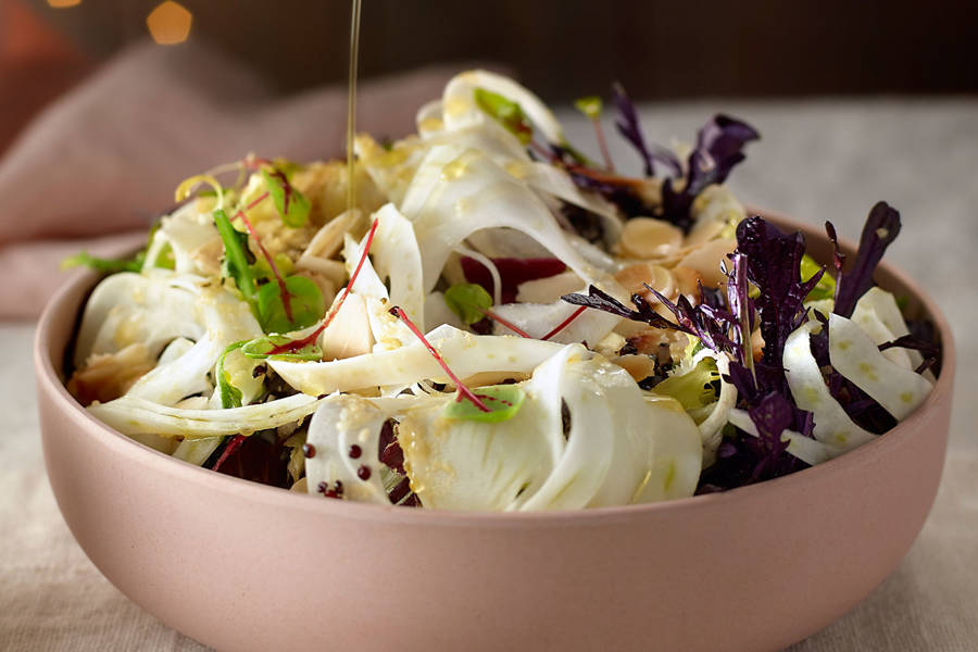 Ensalada de quinoa e hinojo con almendras