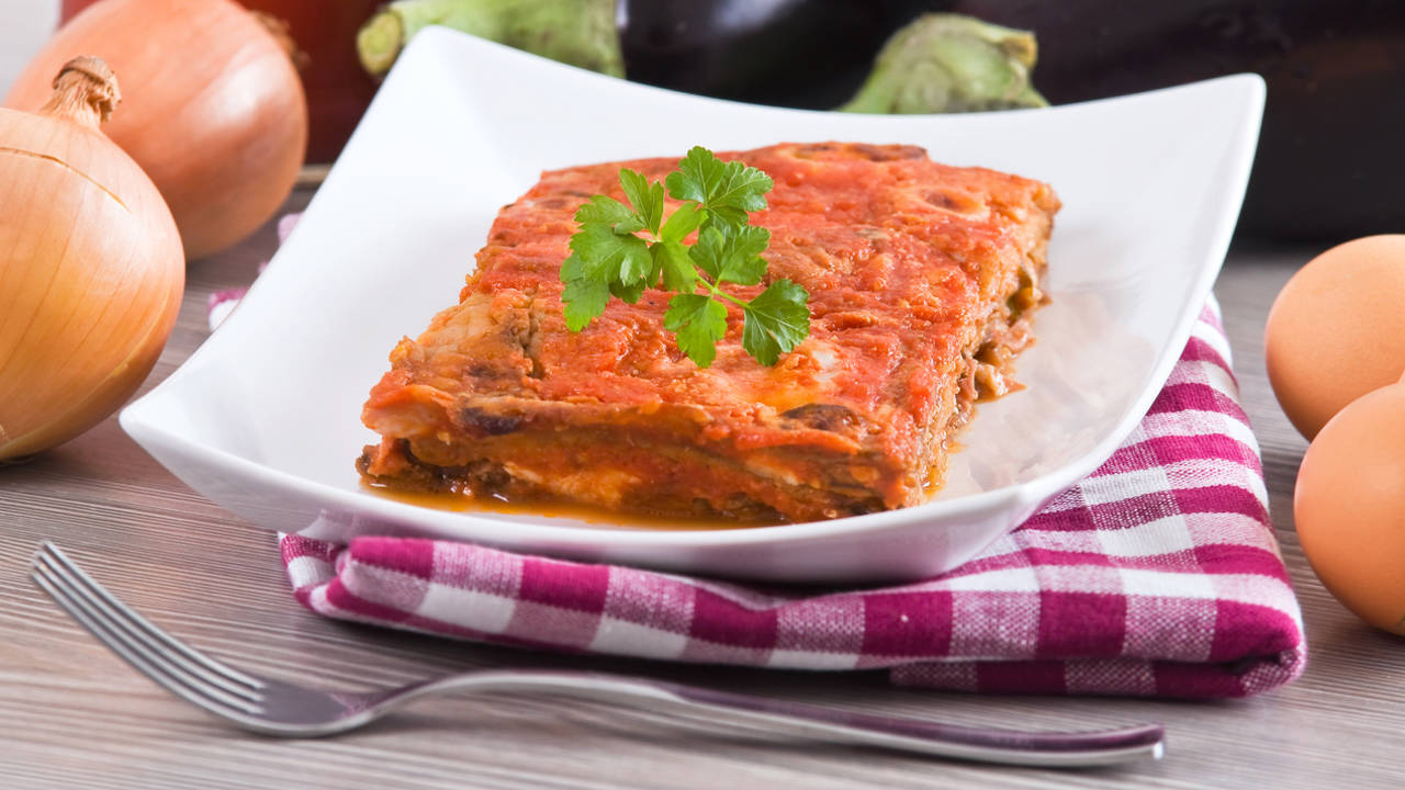 Lasaña rápida con lentejas a la boloñesa vegana