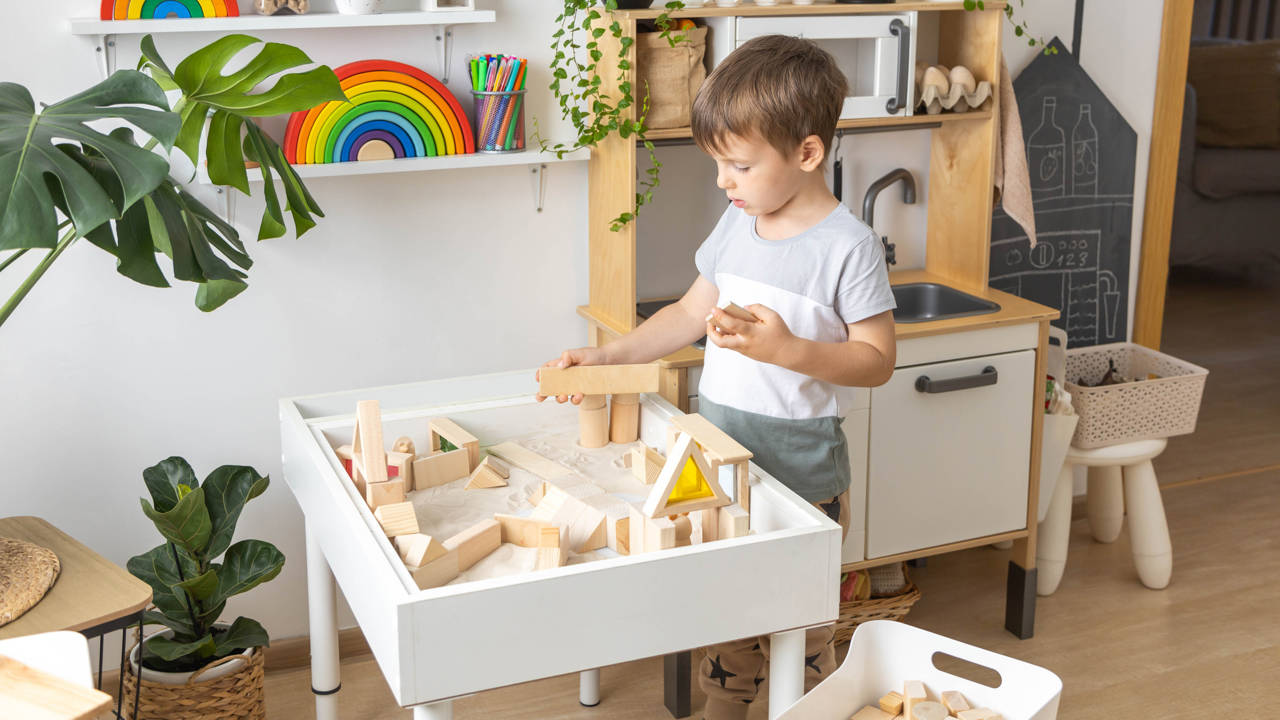 Muebles Montessori para dormir, jugar y aprender: tipos, materiales y beneficios