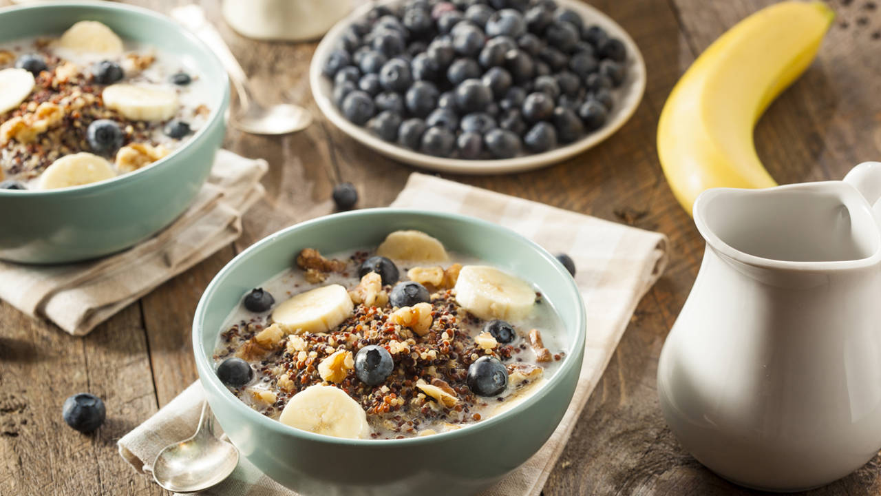 ¿Por qué se debería desayunar antes de las 8 y cenar antes de las 19 horas?